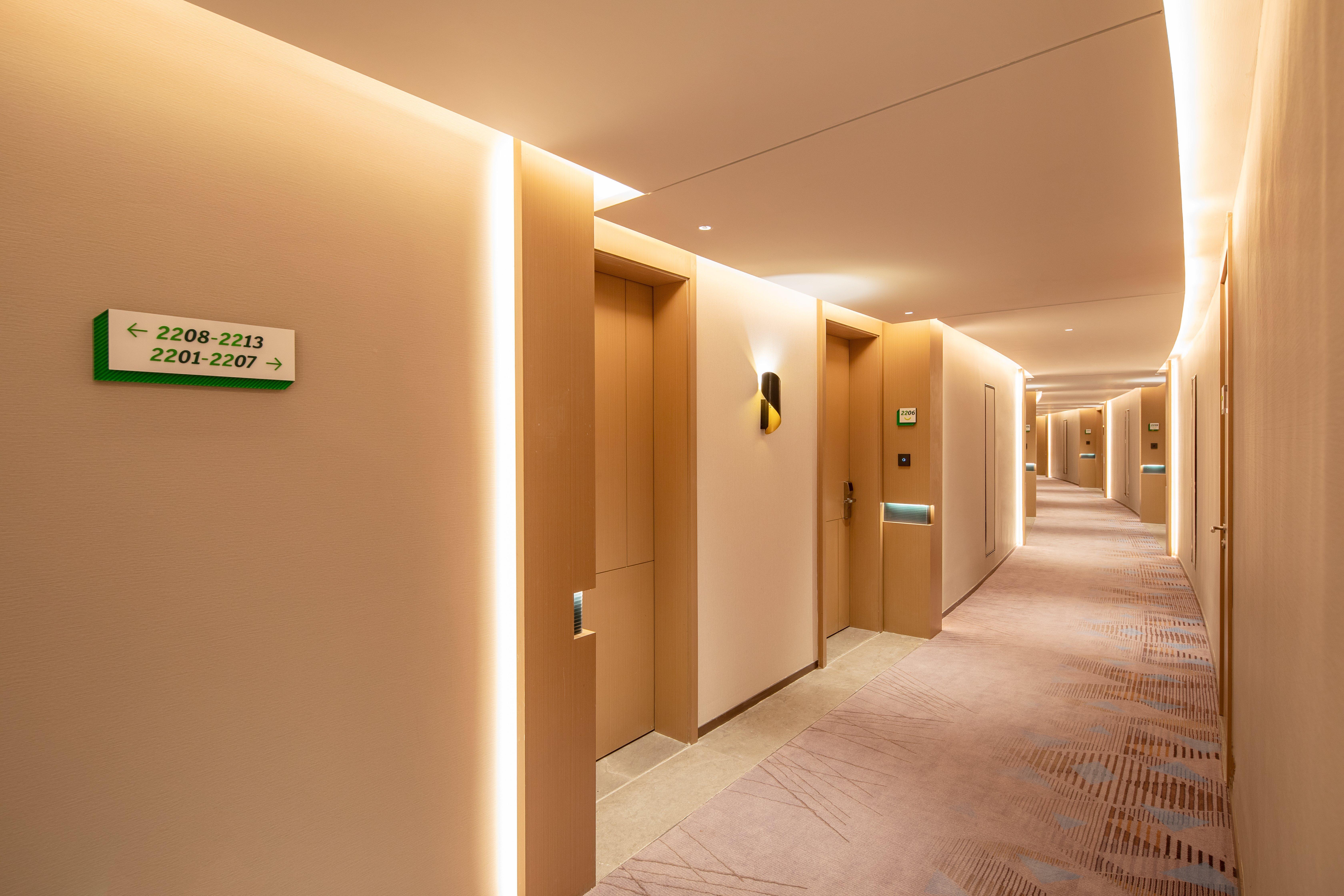 Hotel Nanjing Road By Ihg 5*